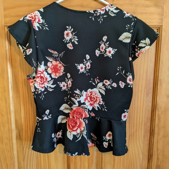 Mandee Seduction super low V Neck crop top - Picture 2 of 2